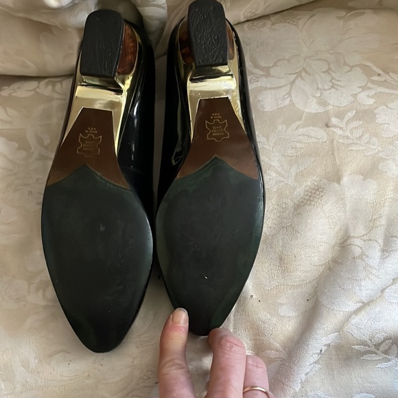 Vintage 1980s black patent shoes with gold details Size 8.5AA - Picture 6 of 6